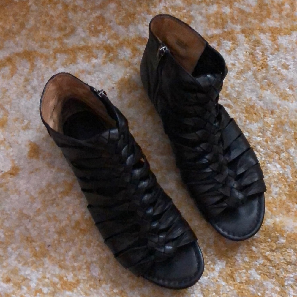 Frye black Marlene twisted sandal